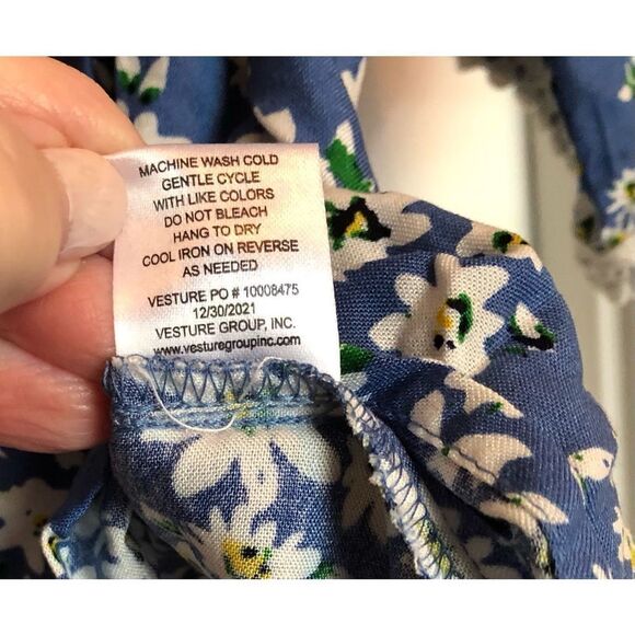 CHENAULT - L Sz M - Blue Floral Smocked Blouse in Blue Ditsey 100% Rayon. NWT! - Picture 14 of 15